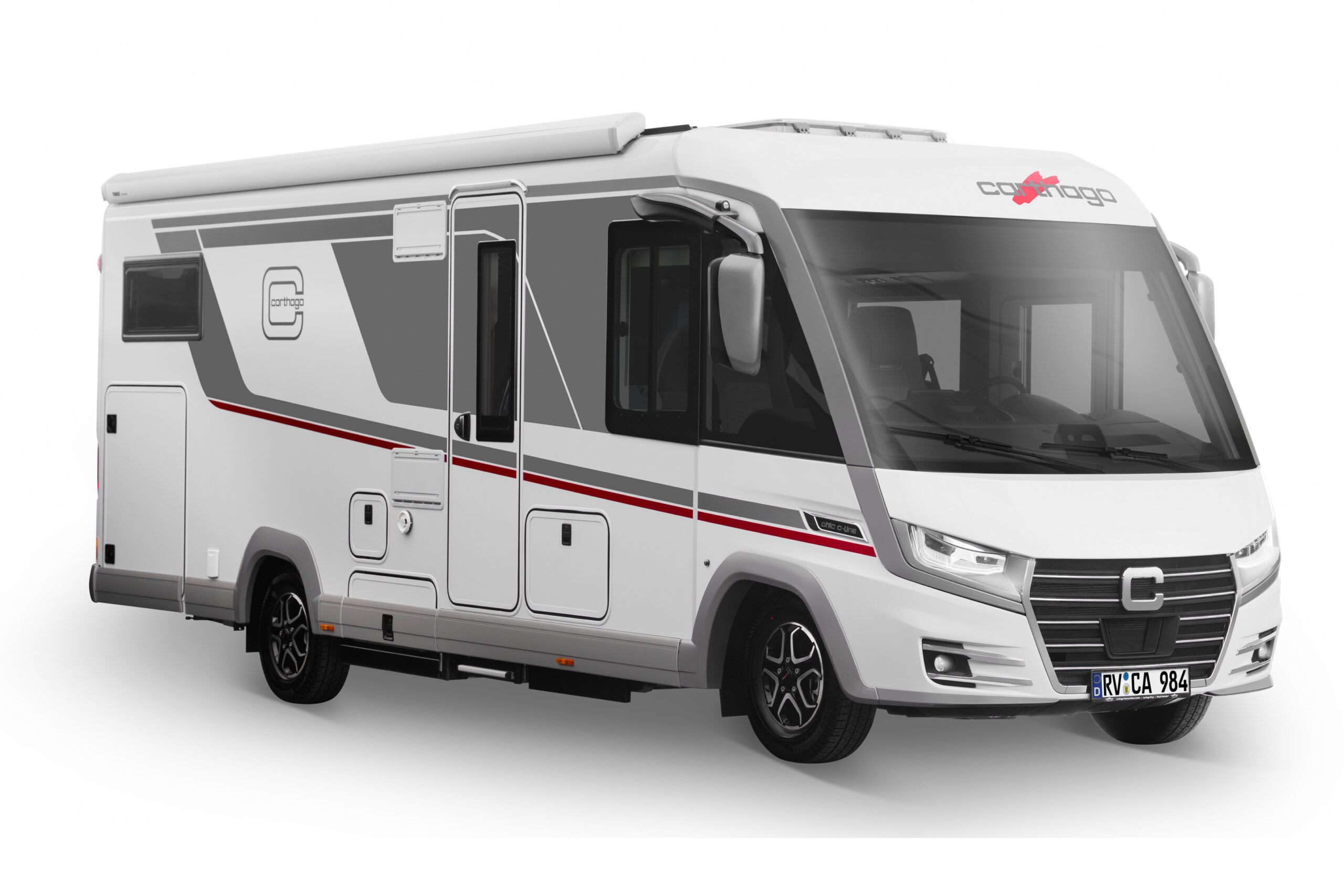 Carthago chic c-line, vollintegriertes Wohnmobil, Schrägansicht von vorne